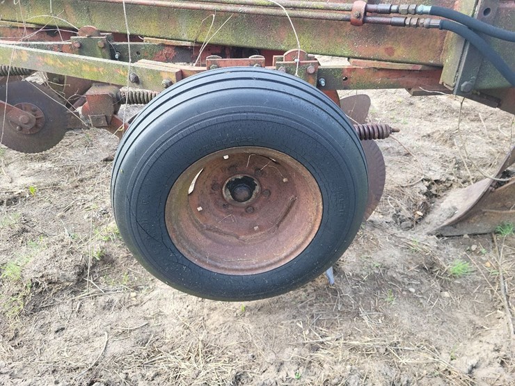 white-6-bottom-moldboard-plow-image-20