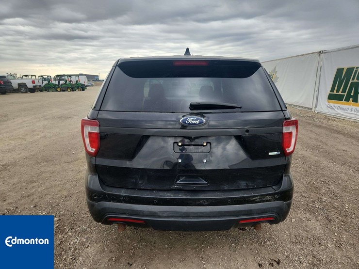 2016-ford-explorer-image-9