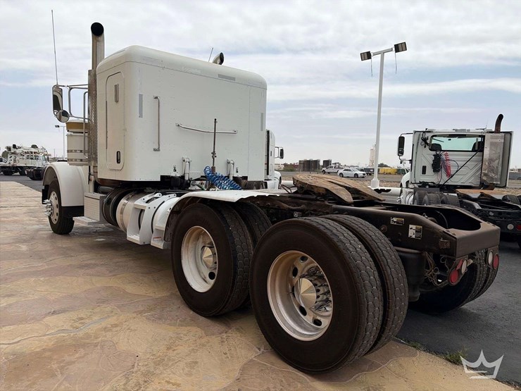 2013-peterbilt-367-image-2