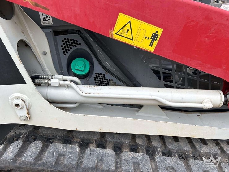 skid-steer-image-21