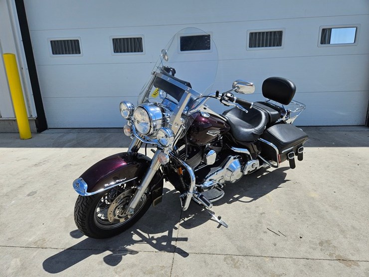 #6179-•-2006-harley-davidson-road-king-motorcycle-image-1