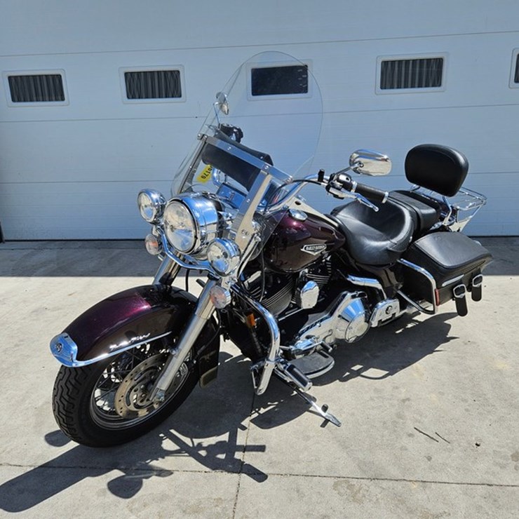 #6179 • 2006 Harley Davidson Road King Motorcycle
