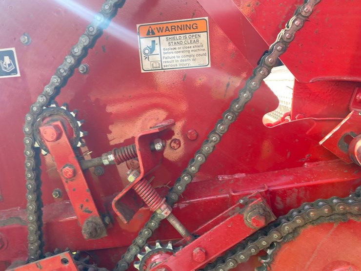 new-holand-7050-4x4-rd-baler-image-16