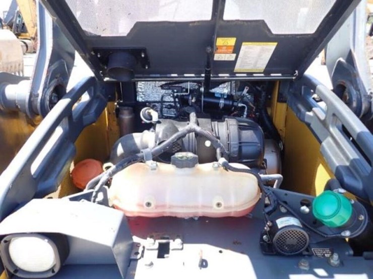 2019-deere-320g-image-33