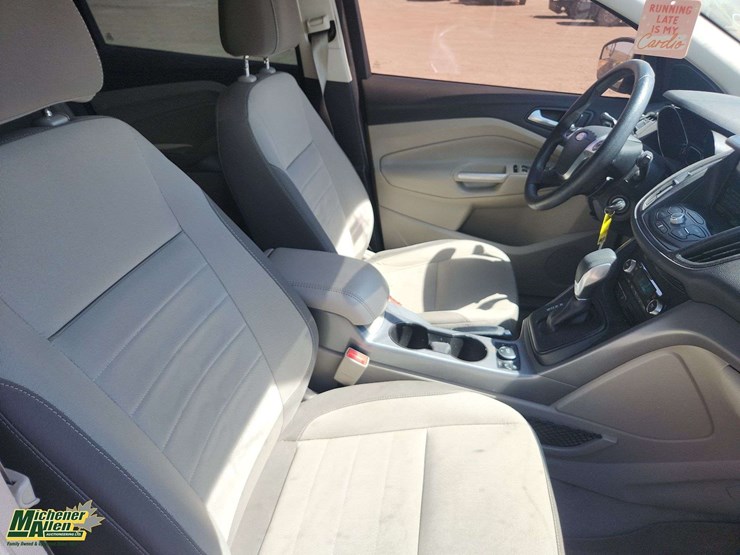 2014-ford-escape-se-image-17