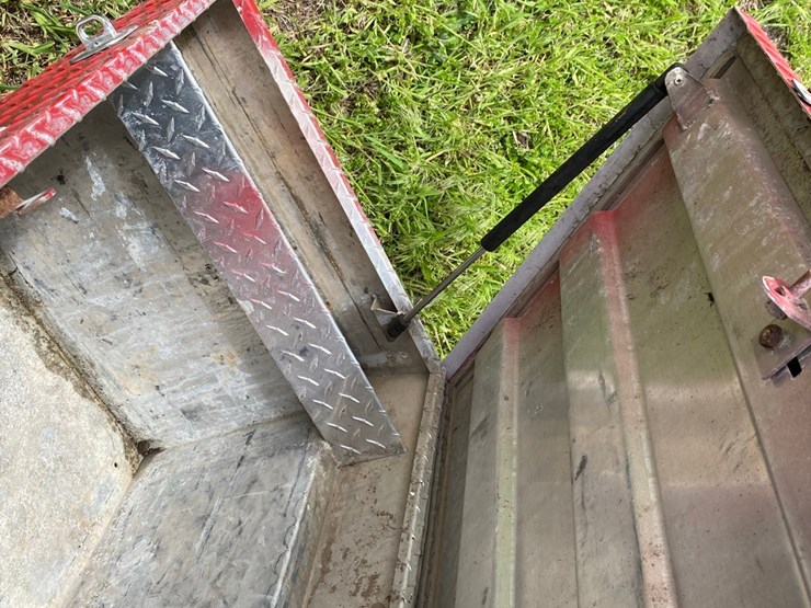 alum-cross-over-truck-tool-box-image-3