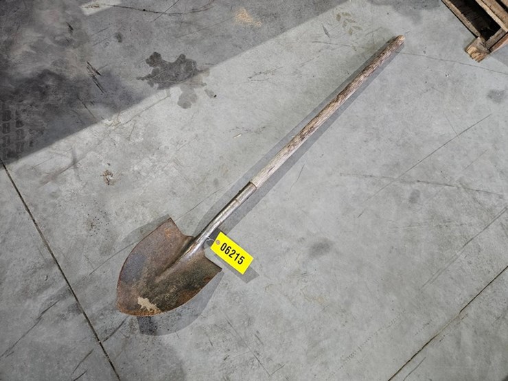 #6215-•-wood-handled-shovel-image-1