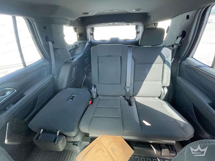 2021-chevrolet-tahoe-image-24