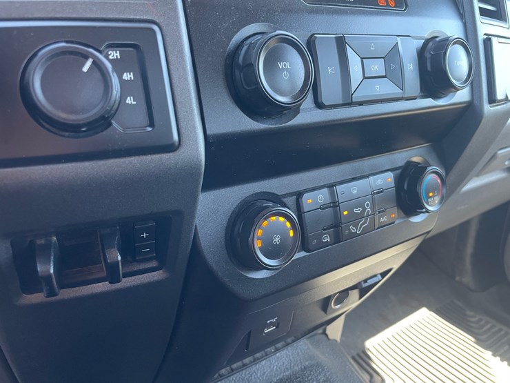 2020-ford-f350-xl-image-48