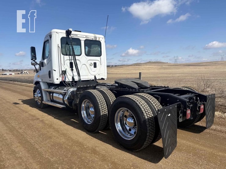 2013-freightliner-cascadia-125-image-5