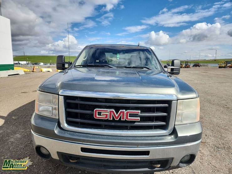 2011-gmc-sierra-1500-sl-image-8
