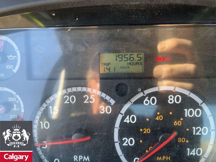 2015-freightliner-114sd-image-22