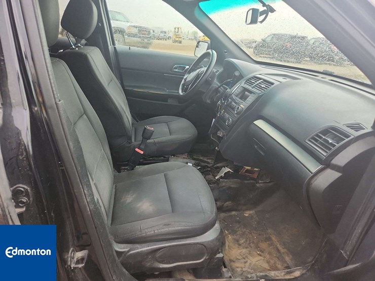 2018-ford-explorer-image-24