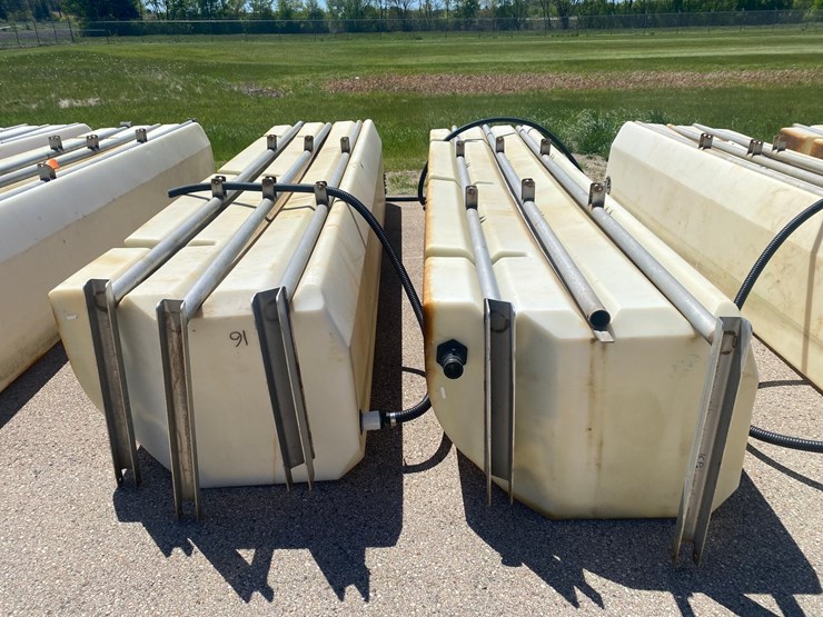 #8773-•-(2)-brine/-liquid-applicator-tanks-image-1