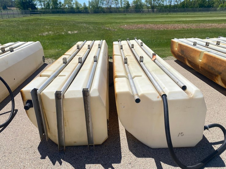 #8775-•-(2)-brine/-liquid-applicator-tanks-image-1