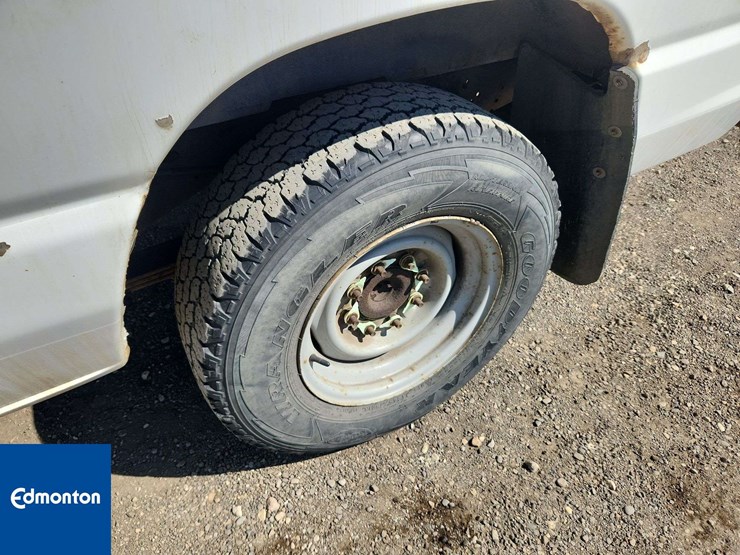 2012-ford-cargo-image-28