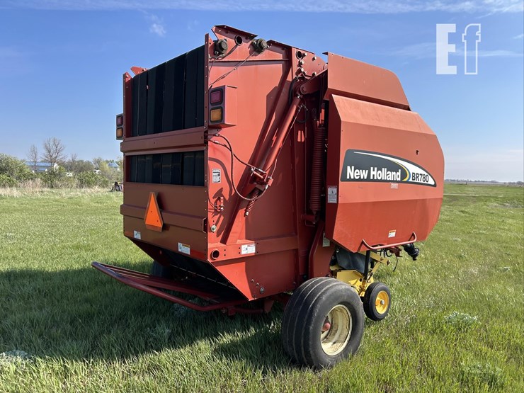 new-holland-br780-image-5