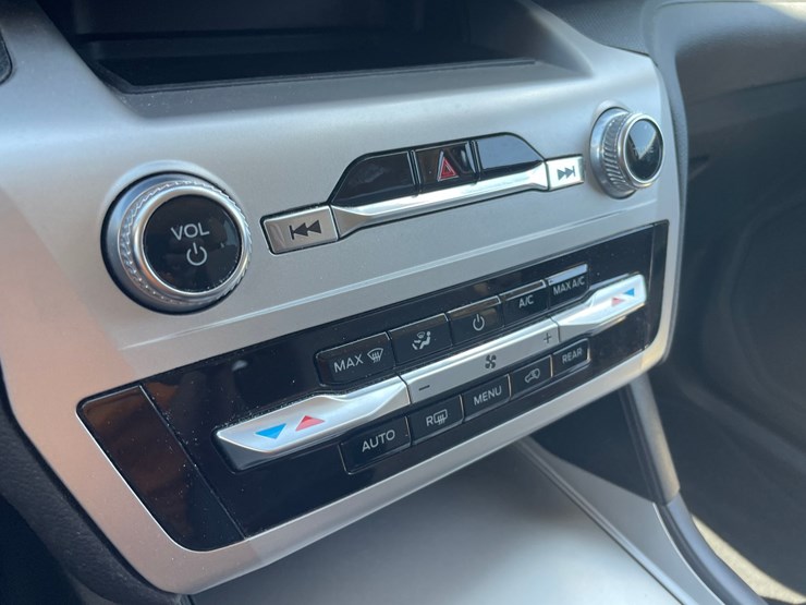 2022-ford-explorer-image-37