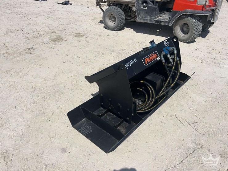 pabreak-72in-hydraulic-vibrator-plate-compactor-skid-steer-attachment-image-2