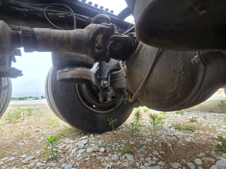 2016-peterbilt-389-image-90