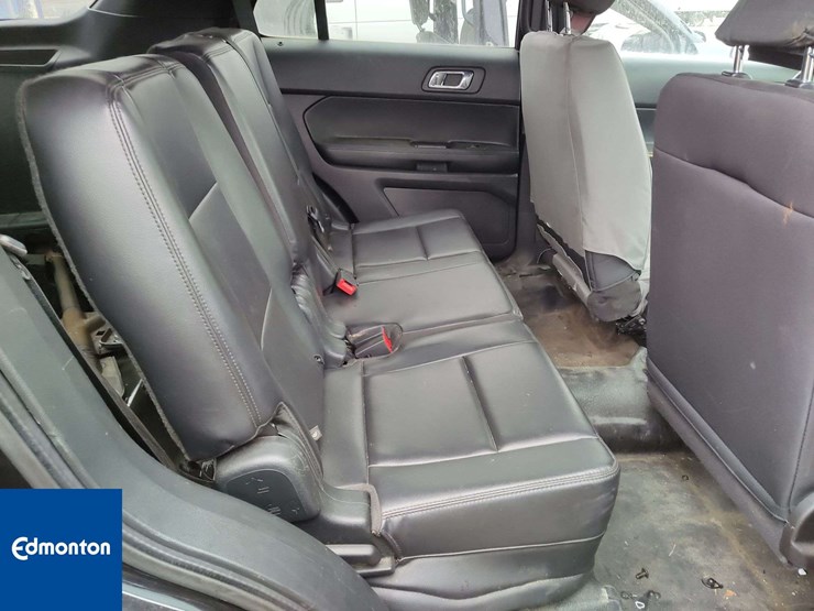 2019-ford-explorer-image-21