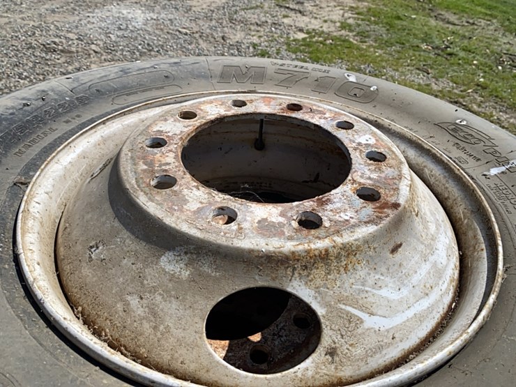 4---295/75r22.5-rims-and-tires-image-4