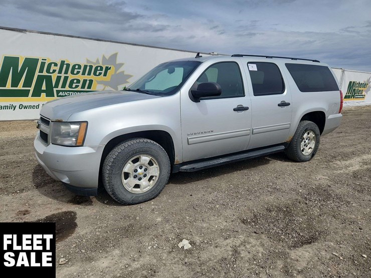 2011-chevrolet-suburban-image-1