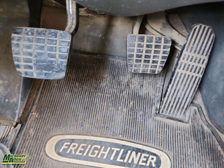2005-freightliner-columbia-120-image-15