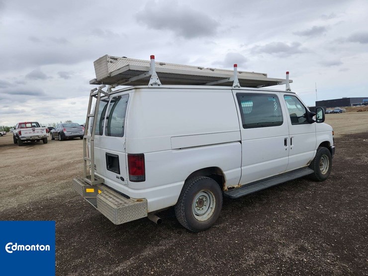 2010-ford-cargo-image-4