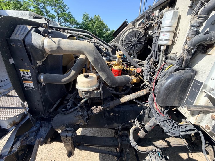 2006-peterbilt-335-image-18