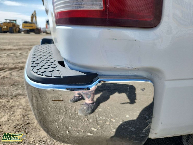 2014-dodge-1500-image-38
