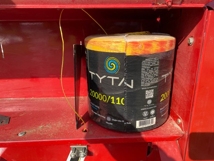 new-holand-7050-4x4-rd-baler-image-12
