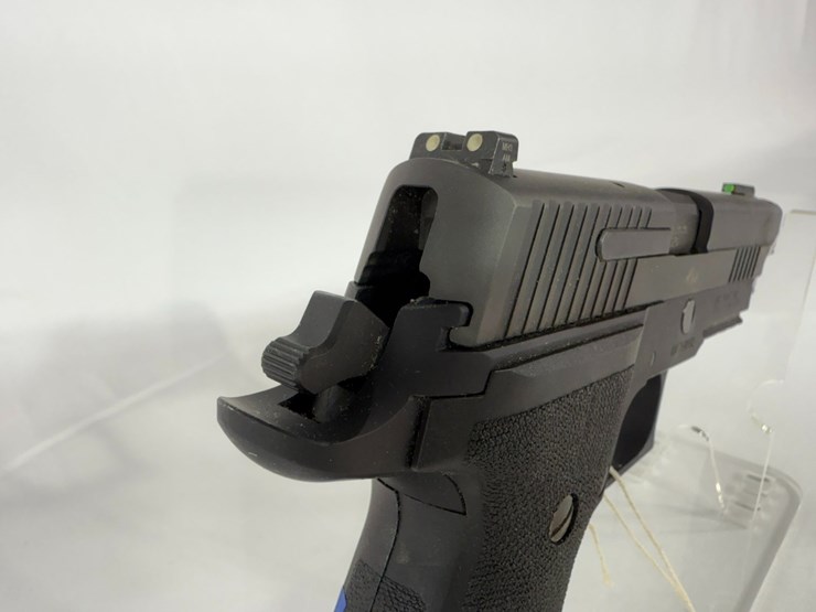 #17-•-sig-sauer-p226-9mm-pistol-uu768932-image-12