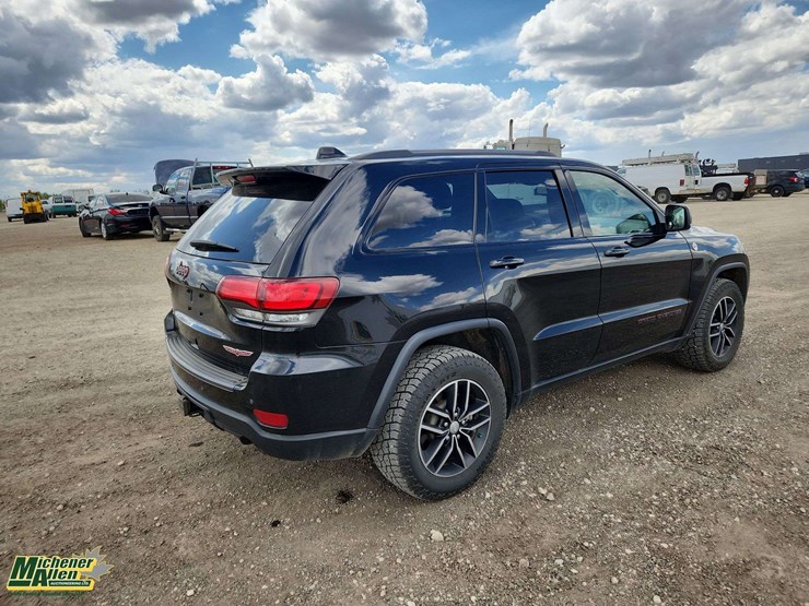 2017-jeep-grand-cherokee-image-4