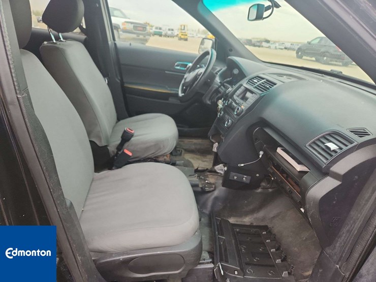2016-ford-explorer-image-18