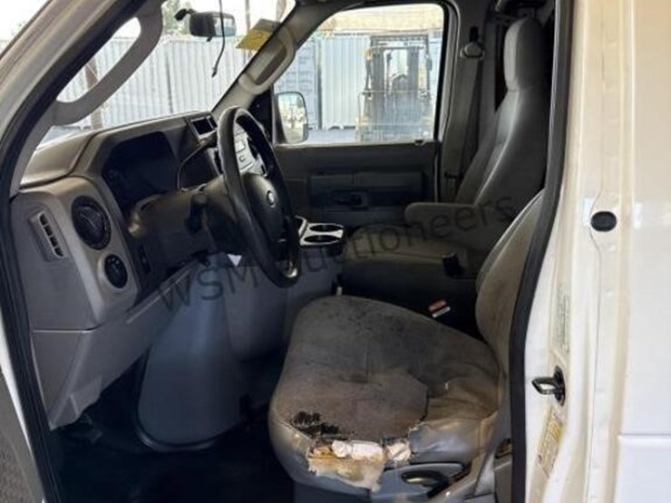 2009-ford-cargo-image-24