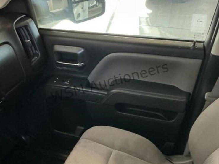 2015-chevrolet-silverado-3500hd-image-21