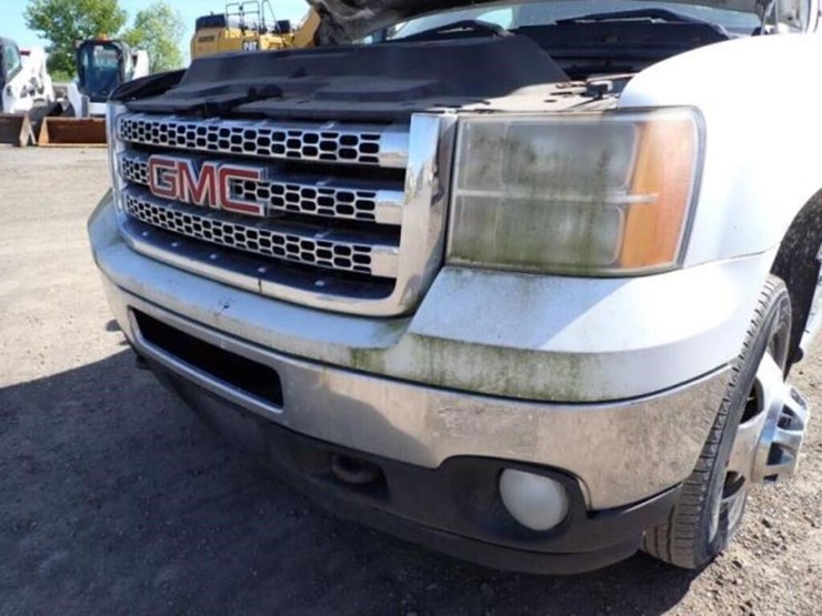 2014-chevrolet-silverado-3500hd-image-28