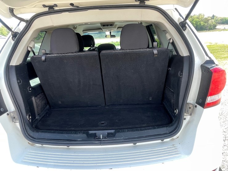2013-dodge-journey-sxt-image-39