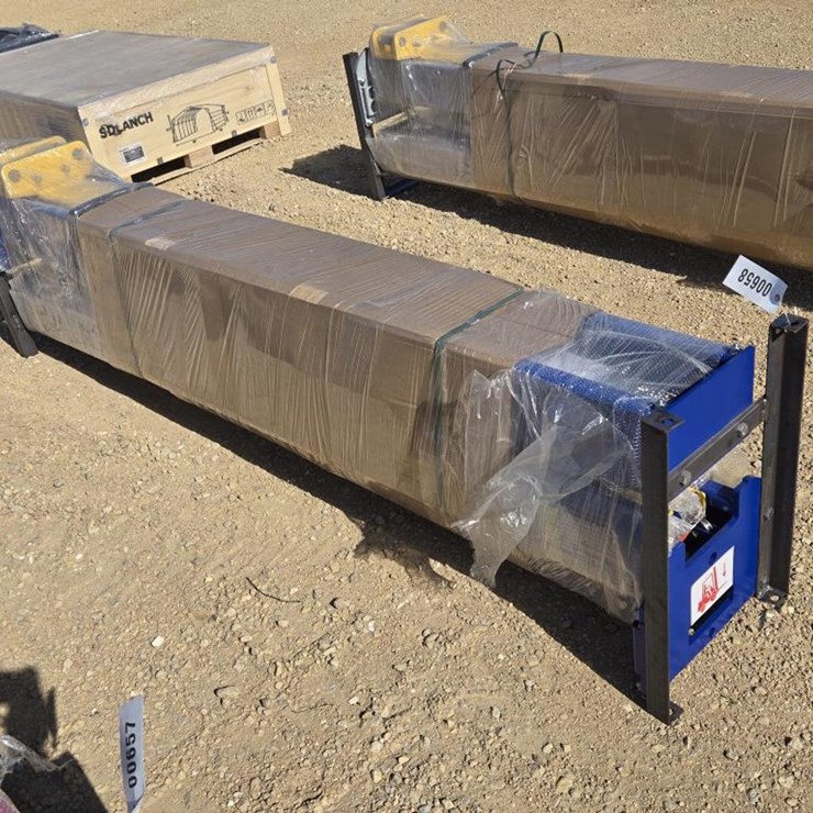 #658 • NEW SDLANCH 10,000 LB 2 POST LIFT-BLUE