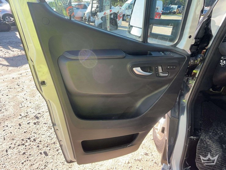 2021-mercedes-benz-sprinter-3500-xd-image-16