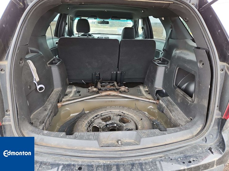 2015-ford-explorer-image-16