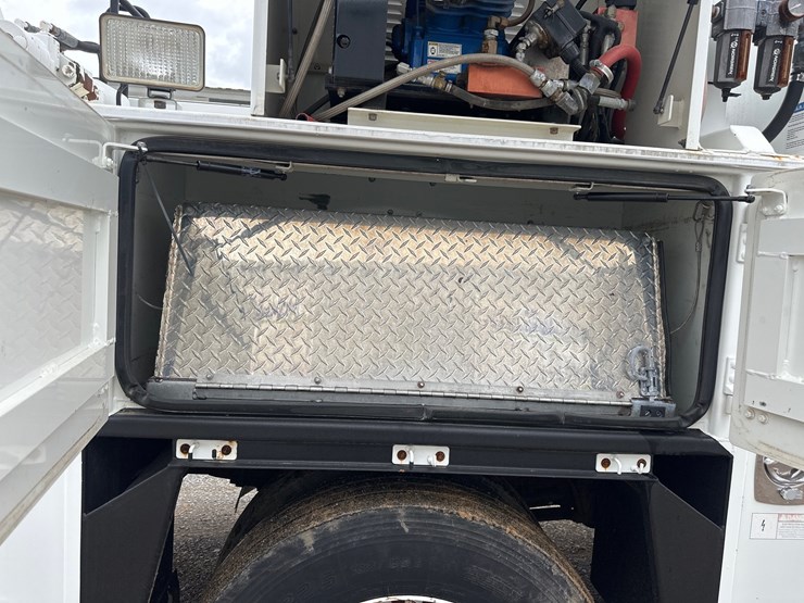 2010-international-durastar-4300-image-10
