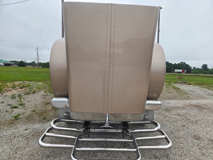 2016-peterbilt-389-image-94