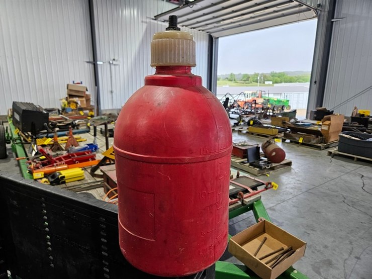 #6267-•-5-gal-plastic-gas-can-image-3