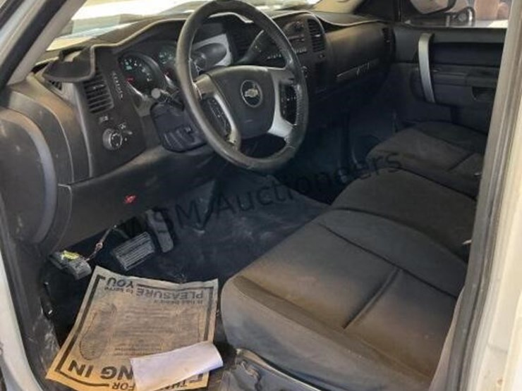 2011-chevrolet-silverado-1500-image-22