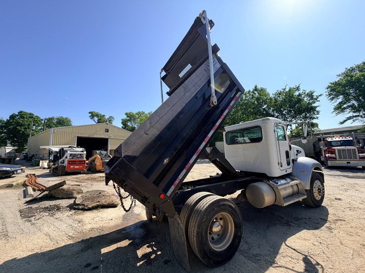 2006-peterbilt-335-image-56