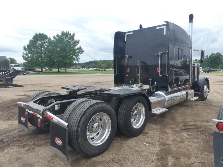 2008-peterbilt-389-image-3