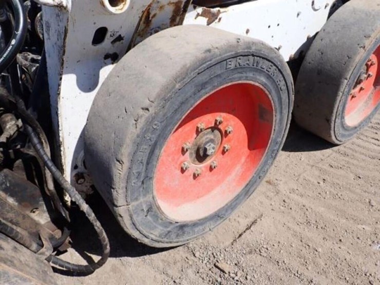 2014-bobcat-s590-image-27