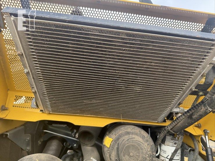 2021-new-holland-c332-image-18